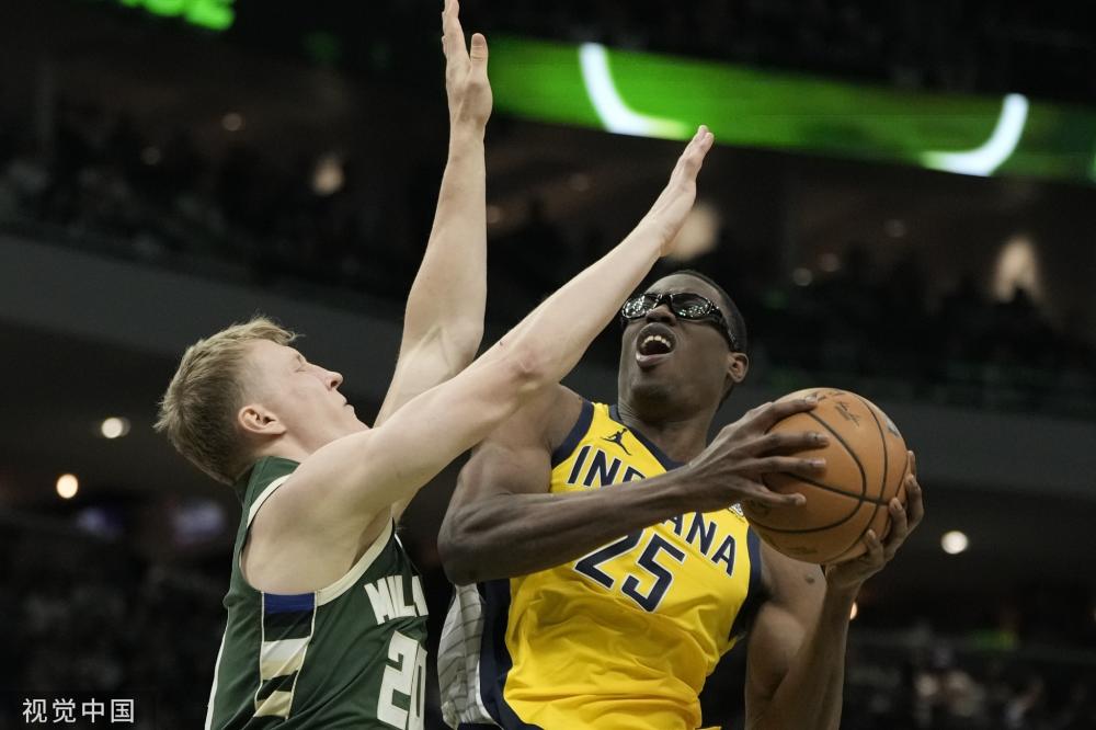 两位选手在 两位选手在